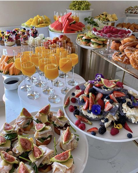 Classy Brunch Decor, 21 Brunch Birthday, Prom Breakfast, Brunch Catering, Brunch Spread, Party Food Buffet, Birthday Breakfast, Reception Food, Brunch Buffet