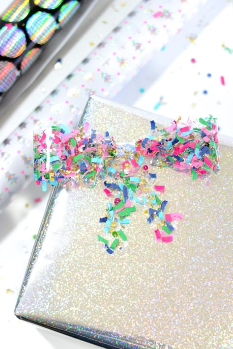 Diy Birthday Gift Wrapping Ideas, Clear Wrapping Paper Ideas, Confetti Crafts, How To Make Your Own Confetti, How To Make Paper Confetti, Paper Confetti Diy, Diy Birthday Wrapping Paper, Confetti Gift Wrap, How To Make A Confetti Popper