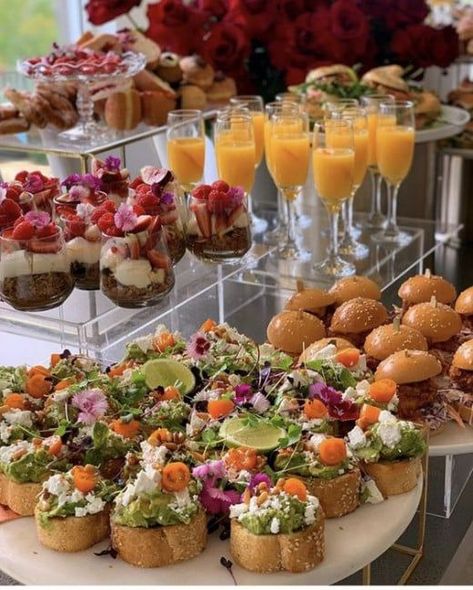 Party Food Buffet, Brunch Buffet, Party Food Platters, Birthday Brunch, Mothers Day Brunch, Food Displays, Snacks Für Party, Buffet Food, Food Display