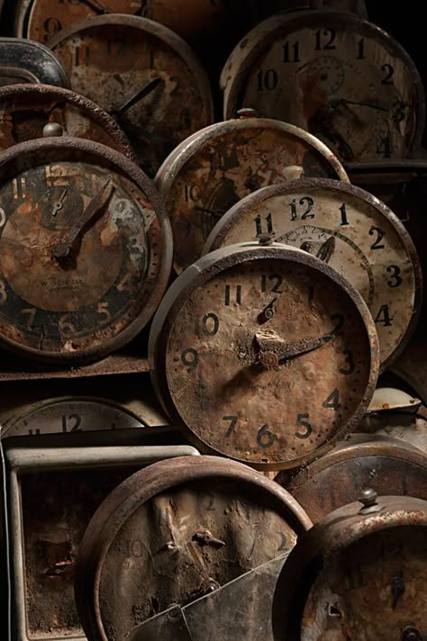 Vintage Saat, Time Will Tell, Old Clocks, Time After Time, Antique Clocks, What Time Is It, Dark Academia Aesthetic, Academia Aesthetic, Tick Tock