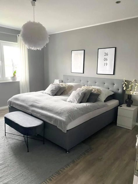 Grey White Bedroom Decor, Gray Minimalist Bedroom, Home Night Aesthetic, Grey Bed Frame Bedroom Ideas, Carpet Minimal, Bed Minimal, Grey And White Bedroom, Girls Bedroom Grey, Minimal Bed