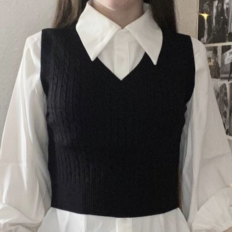 Black And White Dark Academia Outfit, Dark Acadamia Clothes Aesthetic Women, Business Casual Dark Academia, Black And White Academia Outfits, Wednesday Clothes Aesthetic, Fem Dark Academia, Modern Detective Outfit, Buisness Casual Outfits Woman, Acadamia Womens Fashion