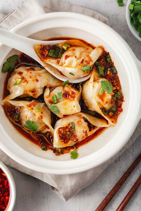 Homemade Soy Sauce, Spicy Chili Oil, Sichuan Chili Oil, Aesthetic Recipes, Wonton Soup Recipe, Chili Oil Recipe, Fusion Recipes, Bahasa Jepun, Wonton Recipes