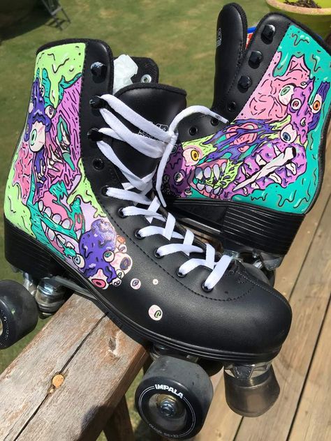 Funky Roller Skates, Customized Roller Skates, Painted Roller Skates, Cool Roller Skates, Cute Roller Skates, Roller Skates Fashion, Roller Skating Rink, Custom Skates, Roller Skating Outfits