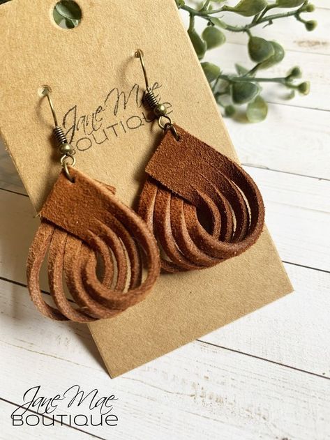 Suede Earrings, Handmade Leather Jewelry, Suede Jewelry, Diy Leather Earrings, Diy Leather Projects, Leather Jewelry Diy, Minimalist Earring, Leather Jewellery, Leather Diy Crafts