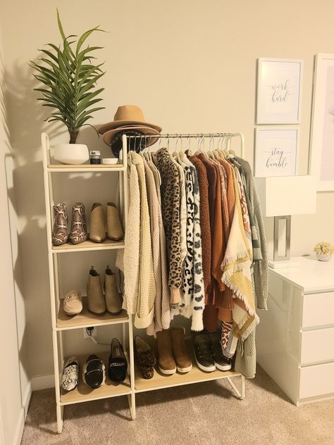 Clothes Rail Bedroom Aesthetic, Garment Rack Bedroom, Office Closet Ideas, Room Minimal, Room Organization Bedroom, Beige Room, White Closet, Dream Closet Design, Garment Rack