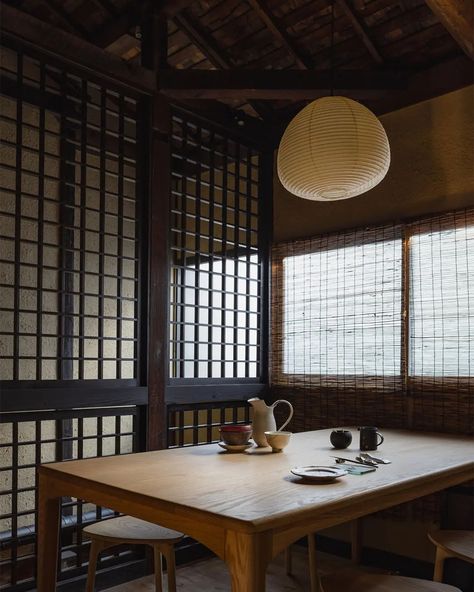 A weekend in Kyoto: the best hotels, restaurants and shops Machiya House, Japanese Houses, Houses In Japan, Ramen Shop, Tokyo City, Chefs Table, Traditional Houses, Japan Aesthetic, Japanese Aesthetic