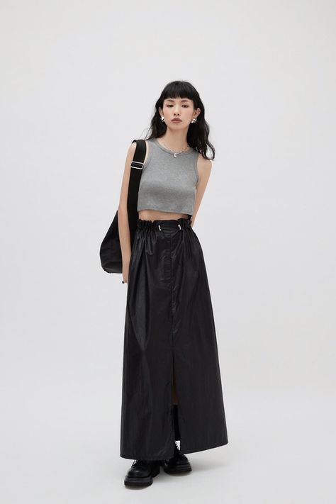 Classical Summer Outfits, Awards Night Outfit School, Goth Modern Fashion, Figure Flattering Outfits, Feminine Boyish Outfits, Street Fashion 2024 Summer, 2024 Petite Fashion, Tokyo Tourist Outfit, Dark Japanese Fashion