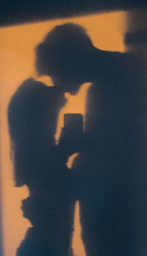 Two People Kissing Shadow, Couples Shadow Aesthetic, Couple Kissing Pics, Couple Shadow Pic, Couple Kiss Photo, Shadow Couple, Cute Couple Pic, Goofy Couples, Shadow Picture