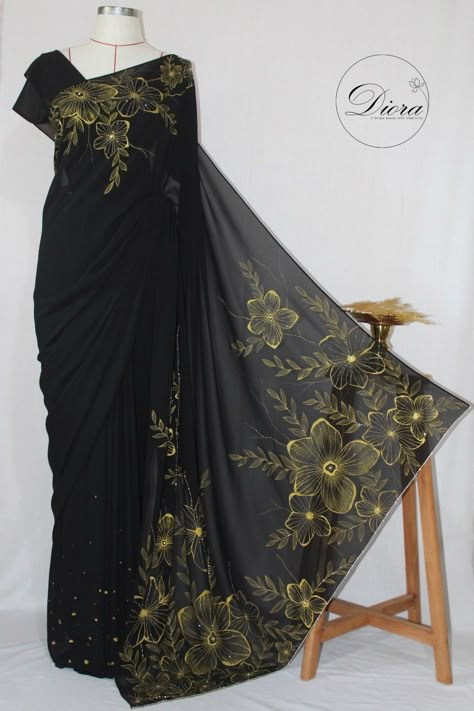 #diora #dioraembroidery #dioraapparel #details  #handpaintingsaree #embelishment #handembroidery #designersaree #handpainted  #Handpaintingsaree  #designerdress #uniquebeauty #elegance #Emergingbrand #2022year Hand Paint Dress, Hand Paint Saree, Painting Sarees, Hand Painted Saree, Mekhela Chador, Painted Saree, Handmade Saree, Fabric Paint Shirt, Saree Painting Designs