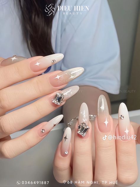 Nail Sang, Nail 2024, Usa Nails, Diamond Nail Art, Art Deco Nails, Grunge Nails, Nails Design With Rhinestones, Casual Nails, Pretty Nail Art Designs