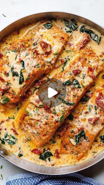 Creamy Garlic Tuscan Salmon, Garlic Butter Spinach, Salmon With Spinach, Tuscan Salmon Recipe, Tuscan Salmon, Oven Salmon, Best Salmon Recipe, Salmon Recipes Pan Seared, Salmon Recipes Baked Healthy