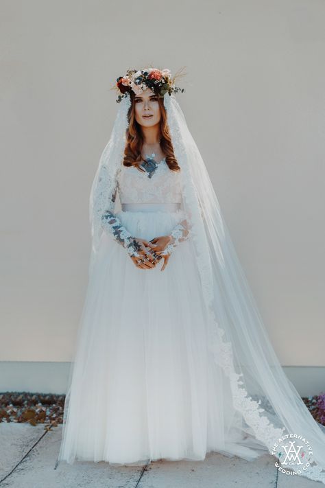 Couple With Tattoos, Bride With Tattoos, Alternative Couple, Veil Diy, Lace Mantilla Veil, Alt Wedding, Mexican Themed Weddings, Lace Mantilla, Brides With Tattoos