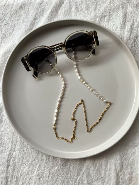 Chain Sunglasses, Types Of Glasses, Glasses Chains, Glasses Strap, Sunglasses Chain, Sunglasses Holder, New Sunglasses, Sunglass Chain, Sunglass Holder