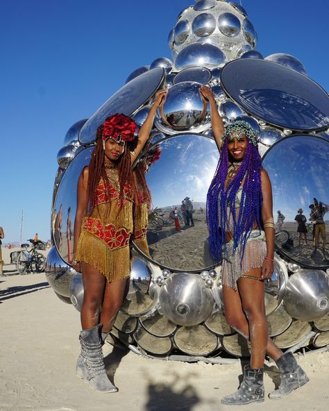 In 2015, Burning Man was an unforgettable experience. It’s a unique desert festival where creativity and community thrive. We both found it overwhelming yet incredibly rewarding. Despite the challenges, it was a once-in-a-lifetime opportunity that we’ll always cherish. This photo was taken before we became content creators, capturing the raw essence of the event. Have you guys been there or planning to go there? 😍 Desert Festival, Desert Places, Burning Man Festival, Different World, A Different World, Burning Man, Content Creators, Twins, Essence