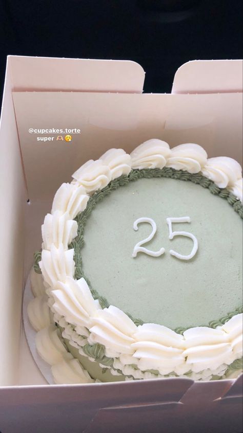 Vintage Cake Design, 25th Birthday Cake, Vintage Birthday Cake, Birth Cakes, Cake Instagram, Its My Bday, Cake Designs For Kids, 25th Birthday Cakes, Vintage Birthday Cakes