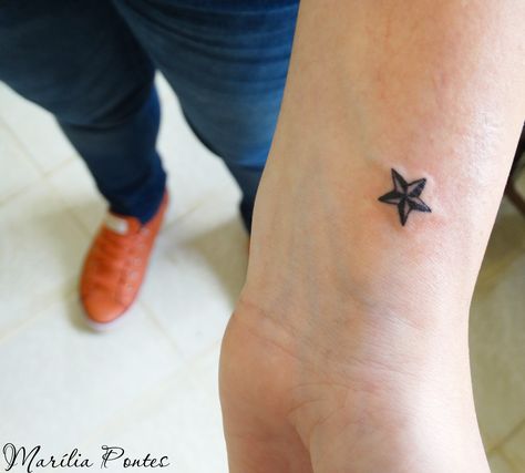 Nautical Star Wrist Tattoo, Lesbian Nautical Star Tattoo, Compass Tattoo Finger, Texas Star Tattoo, Nautical Star Tattoo Women, Sapphic History, Harry Potter Star Tattoo, 50s Tattoo, Nautical Tattoo Ideas