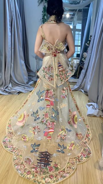 Sinulog Outfit, Chinoiserie Fashion, Cheongsam Gown, 1870s Dress, Chinese Gown, Cheongsam Wedding, Holographic Fashion, Wedding Cheongsam, Chinese Wedding Dress