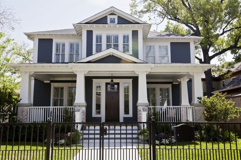 Blue Siding, Victorian Exterior, Craftsman Exterior, Craftsman Style Home, Casas Coloniales, Craftsman Style Homes, Modern Farmhouse Exterior, Craftsman Bungalows, Craftsmen Homes