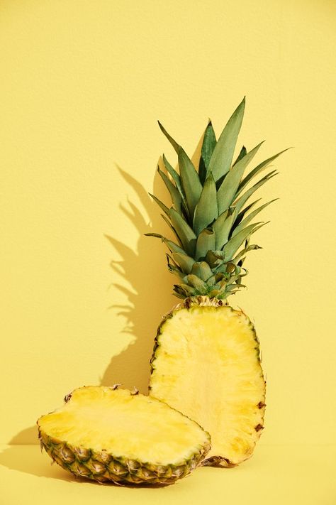 Pineapple Food Photography, Aesthetic Pineapple, Pineapple Astethic Wallpaper, Pineapple Background Aesthetic, Sliced Pineapple Photography, Pineapple Aesthetic Photography, Pineapple Tart, Food Drink Photography, Tropical Theme