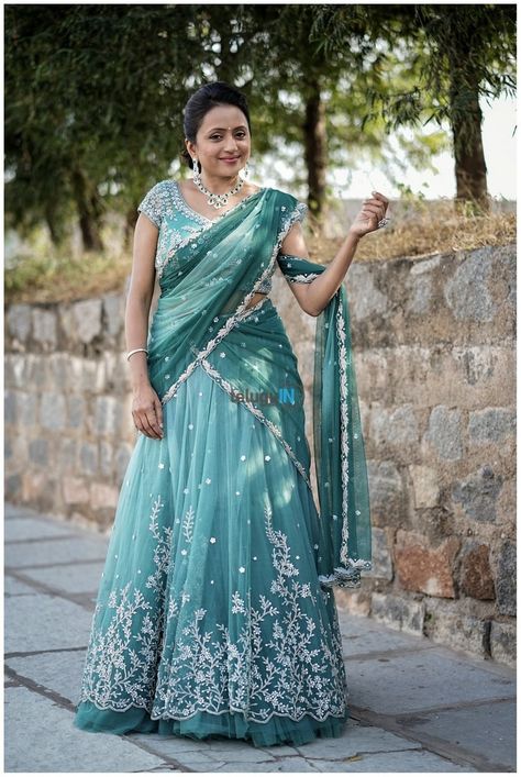 Anchor Suma kanakala #traditionalbeauty #AngelSuma #TollywoodAnchors #telugubeauty Suma Kanakala, Stylish Lehenga, Frock Models, South Indian Wedding Saree, Anarkali Frock, Fancy Lehenga, Engagement Saree, Langa Voni, Long Frock Designs