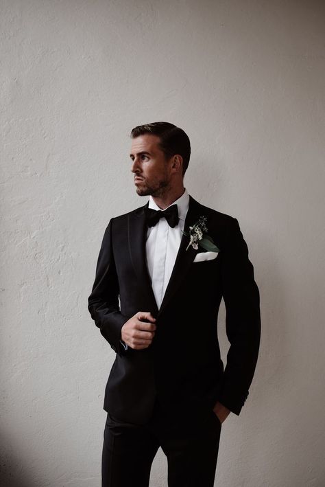 Pearls Wedding Dress, Groom Attire Black, Black Tux Wedding, Black Tuxedo Wedding, Wedding Dress With Detachable Train, Wedding Suits Men Black, Groom Suit Black, Dress With Detachable Train, Best Suits For Men