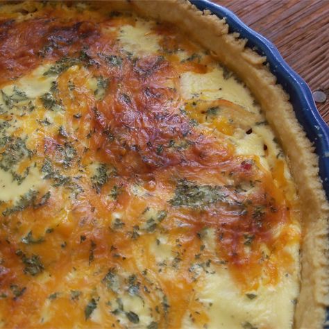 Easy Sour Cream Chicken Quiche Recipe Using Sour Cream, Recipes Using Sour Cream, Chicken Quiche, Cream Chicken, Quiche Recipes Easy, Sour Cream Chicken, Quiche Recipe, Quiche Recipes, Spinach Stuffed Chicken