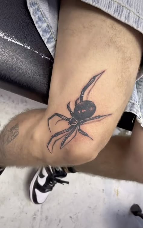 Spider Knee Tattoo, Cybersigilism Tattoo, Upper Leg Tattoos, Thigh Tattoo Men, Eyeball Tattoo, Spiderman Tattoo, Half Sleeve Tattoos Drawings, Gangsta Tattoos, Wrist Tattoos For Guys