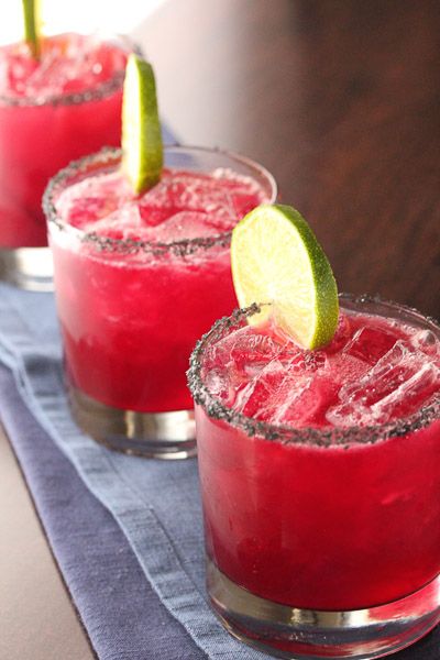 Pomegranate Margarita Speakeasy Drinks, Hibiscus Recipes, Hibiscus Margarita, Medical Remedies, Pomegranate Margarita, Margarita Ingredients, Tasty Drinks, Plant Crafts, Pretty Drinks