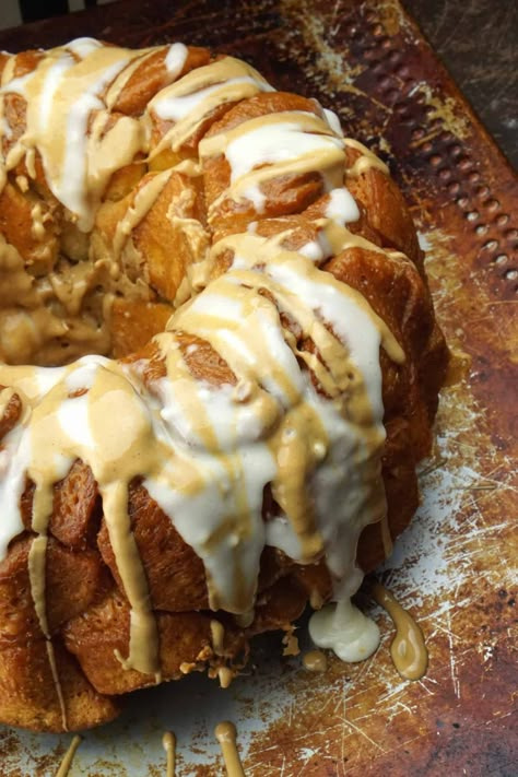 Peanut Butter Monkey Bread, Recipe With Peanut Butter, Monkey Breads, Roll Recipes, Bread Appetizers, Sweet Treats Recipes, Wife Material, Monkey Bread, Bread Recipes Sweet