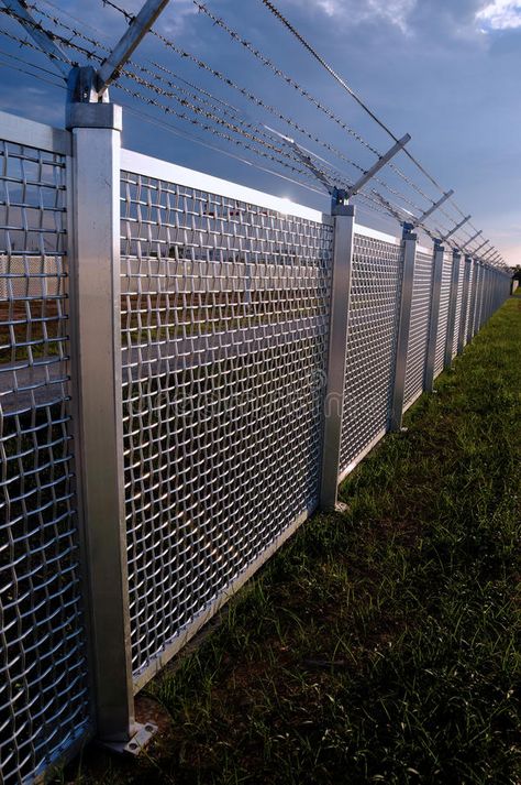 Aluminium Fencing, Pagar Modern, Fence Wall Design, Wood Fencing, Compound Wall Design, Gates And Railings, Modern Fence Design, House Fence Design, Gabion Wall