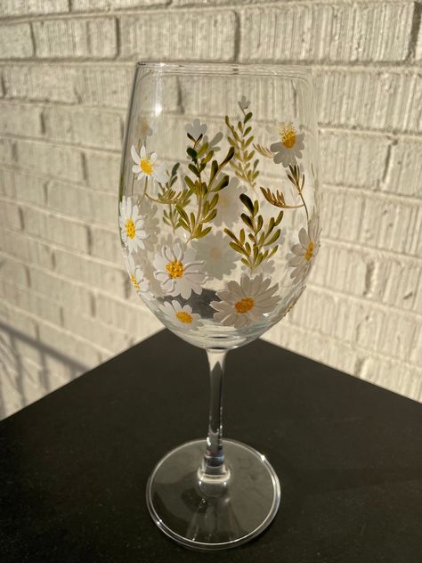 These are clear wine glasses with painted white flowers/greenery. Add a personalized touch with a name hand engraved! Such a perfect gift for a spring wedding, bridal shower, or birthday! 🌼 Price includes glass with custom hand engraved name. Name will be on stem base of glass. Please message me for any questions! Wine Glasses Painting Ideas, Things To Paint On Wine Glasses, Painting On Wine Glasses, Margarita Glass Painting, Painted Wine Glasses Ideas, Paint Wine Glasses, Wine Glass Painting Ideas, Hand Painted Wine Glasses Diy, Wine Glass Painting