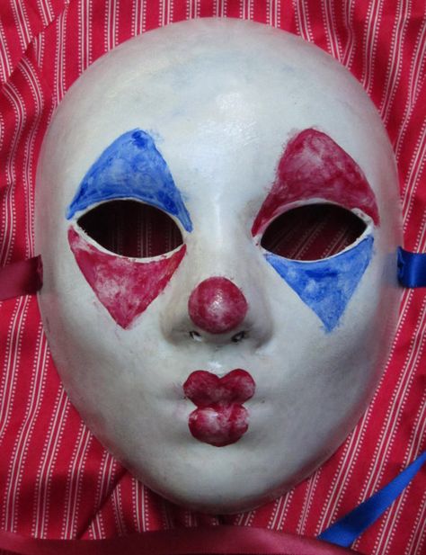 Porcelain Clown Mask, Clown Mask Ideas, Cute Clown Mask, Clown Mask Aesthetic, Deadpool Sona, Circus Collage, Clown Masks, Sleepover Crafts, Jester Mask