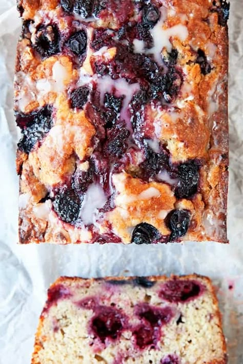 Triple Berry Banana Bread is a fun, fruity twist on the beloved classic. Frozen Fruit Bread, Frozen Berry Bread, Frozen Banana Recipes Baking, Mixed Berry Bread, Berry Banana Bread, Blackberry Bread, Raspberry Bread, Creamsicle Cake, Summer Brunch