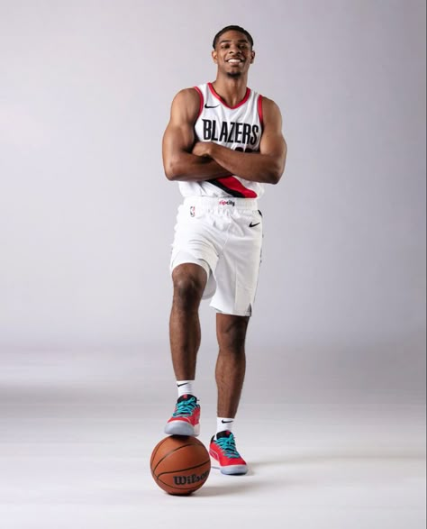 Boys Basketball Poses, Soccer Media Day Poses Men, Mens Basketball Media Day Poses, Media Day Poses Basketball, Sports Media Day, Basket Photoshoot, Basketball Pose, Basketball Media Day, Sport Campaign