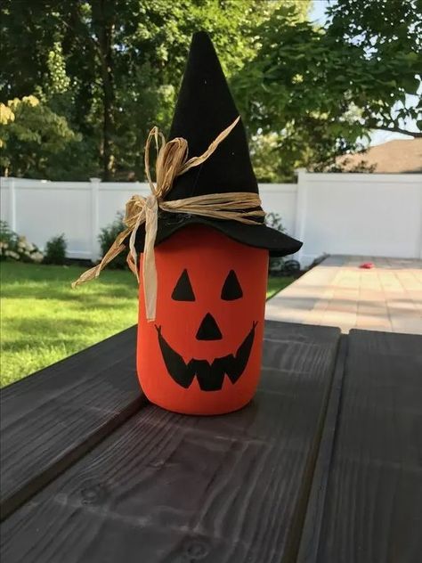 40+ Wickedly Fun Halloween Mason Jar Crafts - Holidappy Spooky Mason Jars, Mason Jar Crafts Diy Homemade Gifts, Mini Mason Jar Ideas, Halloween Jars Ideas, Halloween Mason Jar Crafts, Jar Halloween Crafts, Pickle Jar Crafts, Mason Jar Halloween Crafts, Haloween Decor