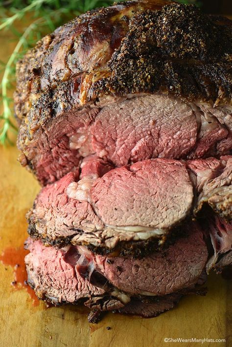 Prime Rib Roast Recipe Holiday Roast Beef Recipes, Standing Rib Roast Recipe, Prime Ribs, Beef Ideas, Ways To Cook Steak, Celebration Food, Prime Rib Roast Recipe, Dinner Beef, Ribeye Roast