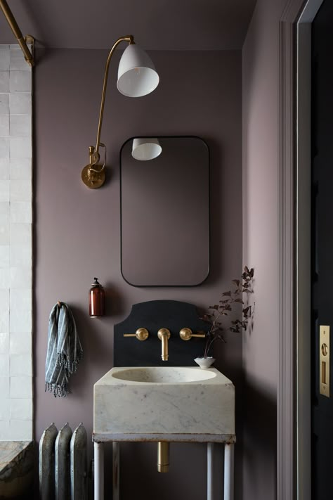 Benjamin Moore’s Powell Smokehouse Powell Smokehouse Benjamin Moore, Light Mauve Bathroom, Mauve Powder Room, Moody Purple Bathroom, Purple Powder Room, Powder Room Colors, Dusty Pink Bathroom, Decorating With Purple, Queen Bathroom