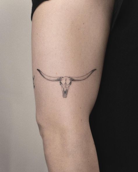 Fine Line Longhorn Tattoo, Texas Long Horn Tattoo, Longhorn Skull Tattoo, Longhorn Tattoo, Ut Longhorns, Texas Tattoos, Longhorn Skull, Cool Small Tattoos, Piercing Tattoo