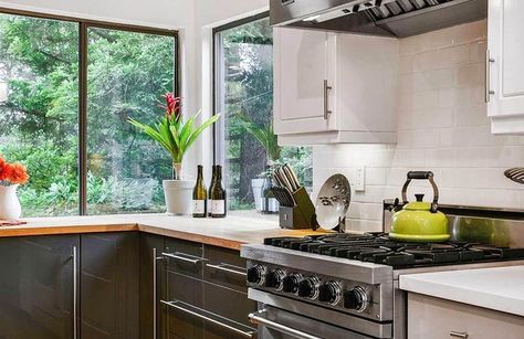 Window In Kitchen Ideas, Kitchen Window Ideas Modern, Window In Kitchen, Declutter Kitchen Countertops, Window Over Kitchen Sink, Closed Kitchen Design, Decorating A Kitchen, Kitchen Window Ideas, Over Kitchen Sink