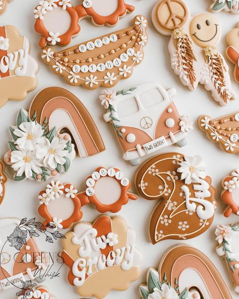 She’s TWO GROOVY ✌🏼🧡🌈 So many colour palettes for a retro style!, lots of muted oranges, yellows, reds and muted blushes for this glowy an… | Instagram Two Groovy, Groovy Birthday, Second Birthday Ideas, 2nd Birthday Party Themes, Boho Birthday, Birthday Party Food, Cute Cookies, Cookie Art, Birthday Cookies