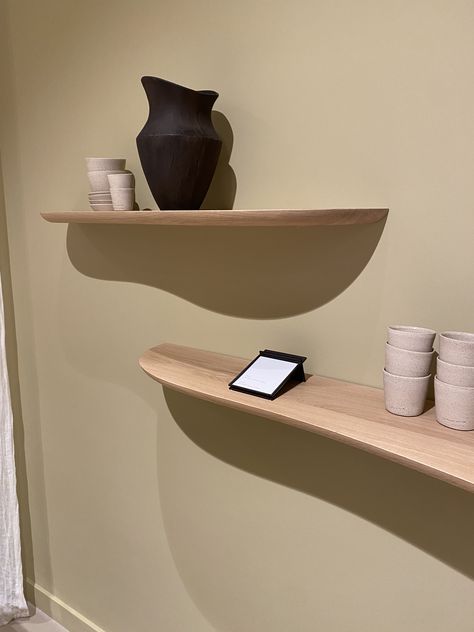 Blob wall shelve Studio Henk Asymmetric Floating Shelves, Curvy Wall Shelves, Curved Floating Shelves, Curvy Shelves, Japandi Shelves, Minimalistic Shelves, Abstract Shelf, Japanese Style Bed, Kitchen Shelf Decor