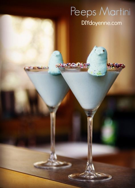 Peeps Martini Peeps Recipes, Baileys Cocktails, Easter Drink, Easter Cocktails, Easter Stuff, Tasty Drinks, Easter Food, Themed Drinks, Martini Recipes