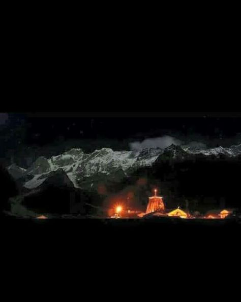 Night view of Kedarnath 😇🌙 Kedarnath Night View, Kedarnath Mahadev, Uttarakhand Tourism, Kedarnath Temple, Namaste India, Leh Ladakh, Hindu Temples, Har Mahadev, Om Namah Shivay