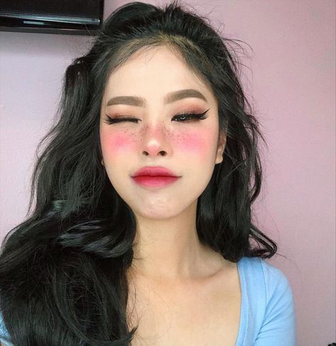 Nica Phan on Instagram: “Napped for 5 hours cuz of a fat migraine, wbu? #makeup details: eyeshadows: @limecrimemakeup Venus xs rose gold palette. Eyeliner:…” My Sister From Another Mister, Harajuku Makeup, Sister From Another Mister, Kawaii Makeup, Beauty Make-up, Cute Makeup Looks, Shoulder Length Hair, Instagram Models, Blush Makeup