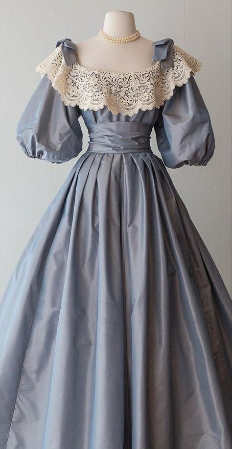 Old Fashion Dresses, Vintage Outfit, Ball Gowns Evening, Fairytale Dress, Fantasy Dress, Historical Dresses, Mode Inspo, Fancy Dresses, Dream Dress