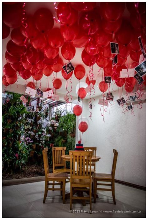 Balloon with Polaroid Valentines Party Decor, Valentinstag Party, Valentine Dinner, Free Valentine, Red Balloon, Karas Party Ideas, Valentines Party, Fabric Book, Romantic Valentine