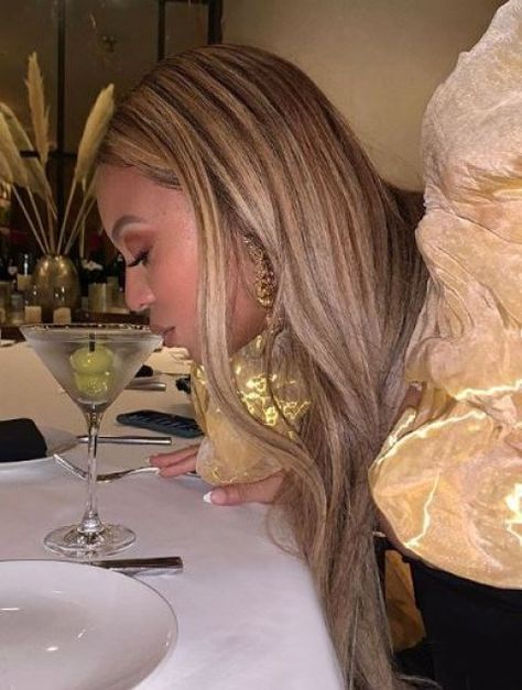 We are shook, not stirred. Beyonce Drinking, New James Bond, Beyonce Fans, James Bond Theme, Bond Movies, Latest Instagram, Daniel Craig, Youthful Skin, Theme Song