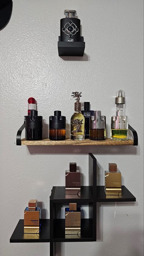 Fragrance Display Ideas, Ronaldo Irina, Perfume Shelf, Fragrance Display, Cool Shelves, Mens Room, Best Fragrance For Men, Future Apartment Decor, Aesthetic Life