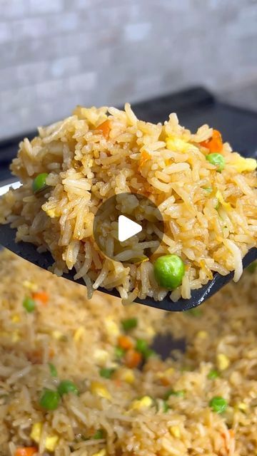 Ginger Fried Rice Recipe, Cauliflower Fries, Chinese Rice Recipe, Frozen Peas And Carrots, Best Fried Rice Recipe, Fried Rice At Home, Hibachi Fried Rice, Soy Sauce Garlic, Bourbon Chicken Recipe